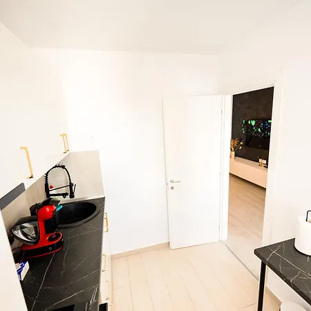 Metropolis Elegance Apartment *